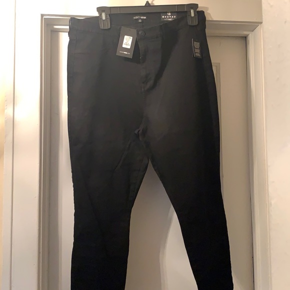 New Fashion Nova Jeans - Picture 1 of 6